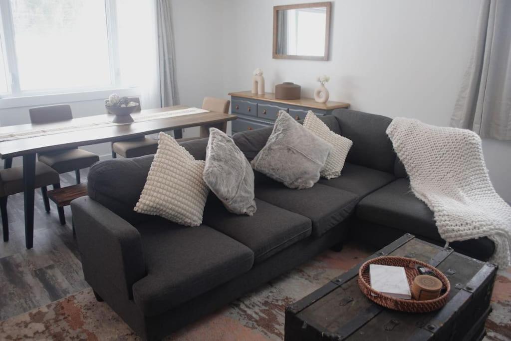 Private Cottage With Huge Private Dog Park! Barrys Bay Εξωτερικό φωτογραφία